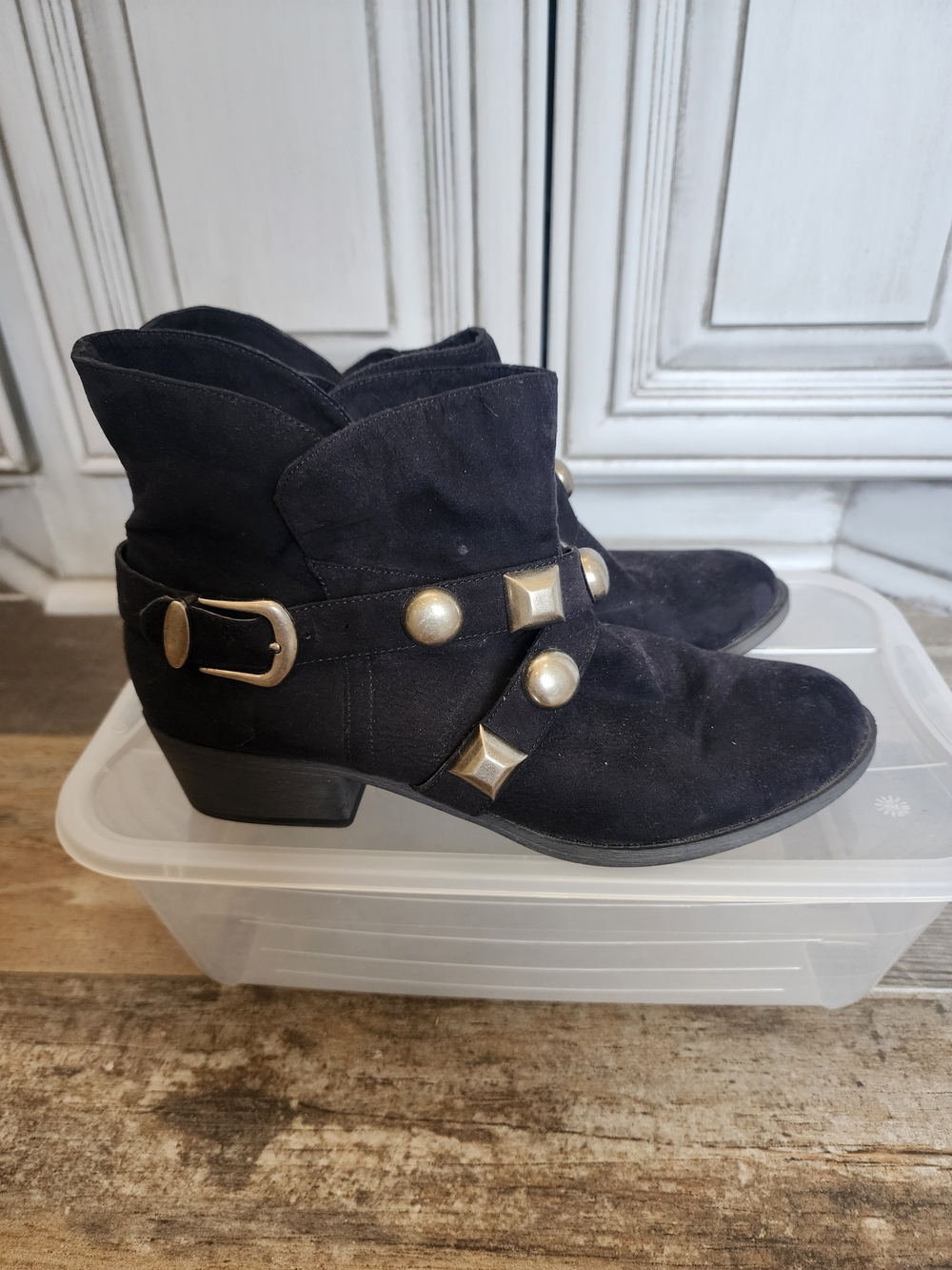 Kensie Black Faux Suede Studded Ankle Booties with Buckle Detail - Women Sz 7.5